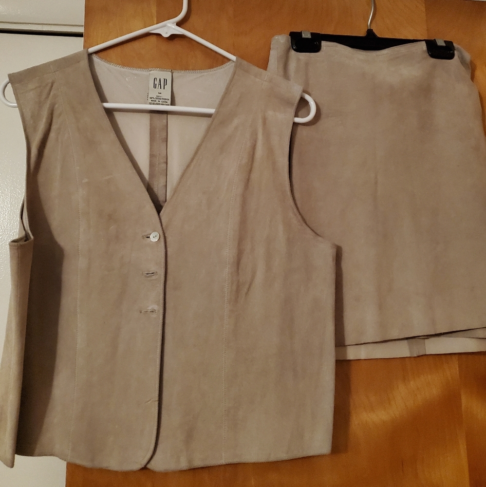 Gap 2 pc sueded pigskin vest & wrap skirt